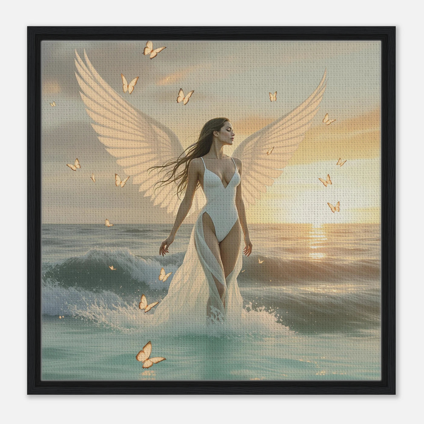 Wunderschöne Elfe kommt aus dem Meer. Der Engel liebt das kühle Wasser. 