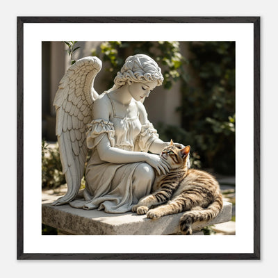 Schmusekatze wird vom Engel gestreichelt. Tolle Geschenkidee für Katzenfans. 